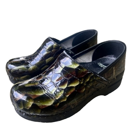 Dansko Pro Clogs US 6 Slip On Comfort Shoes RARE Iridescent Croc Print Green - Picture 1 of 8